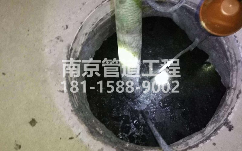 216西岗清理化粪池