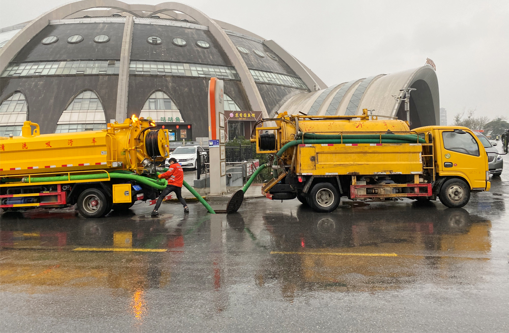西岗商场管道清淤