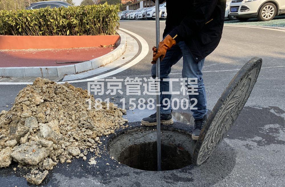 306西岗管道油块清理