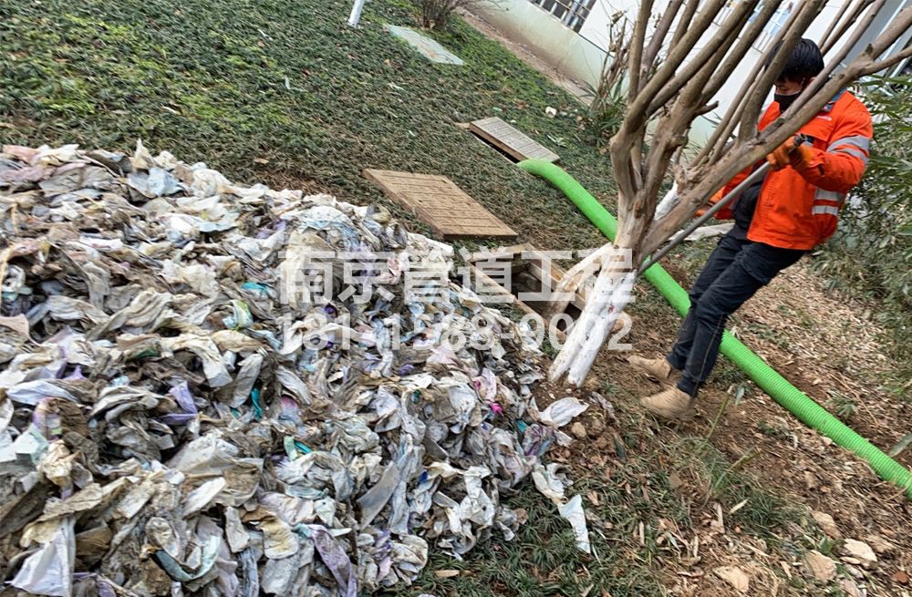 西岗化粪池垃圾清理