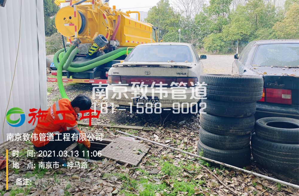 西岗工厂清掏化粪池